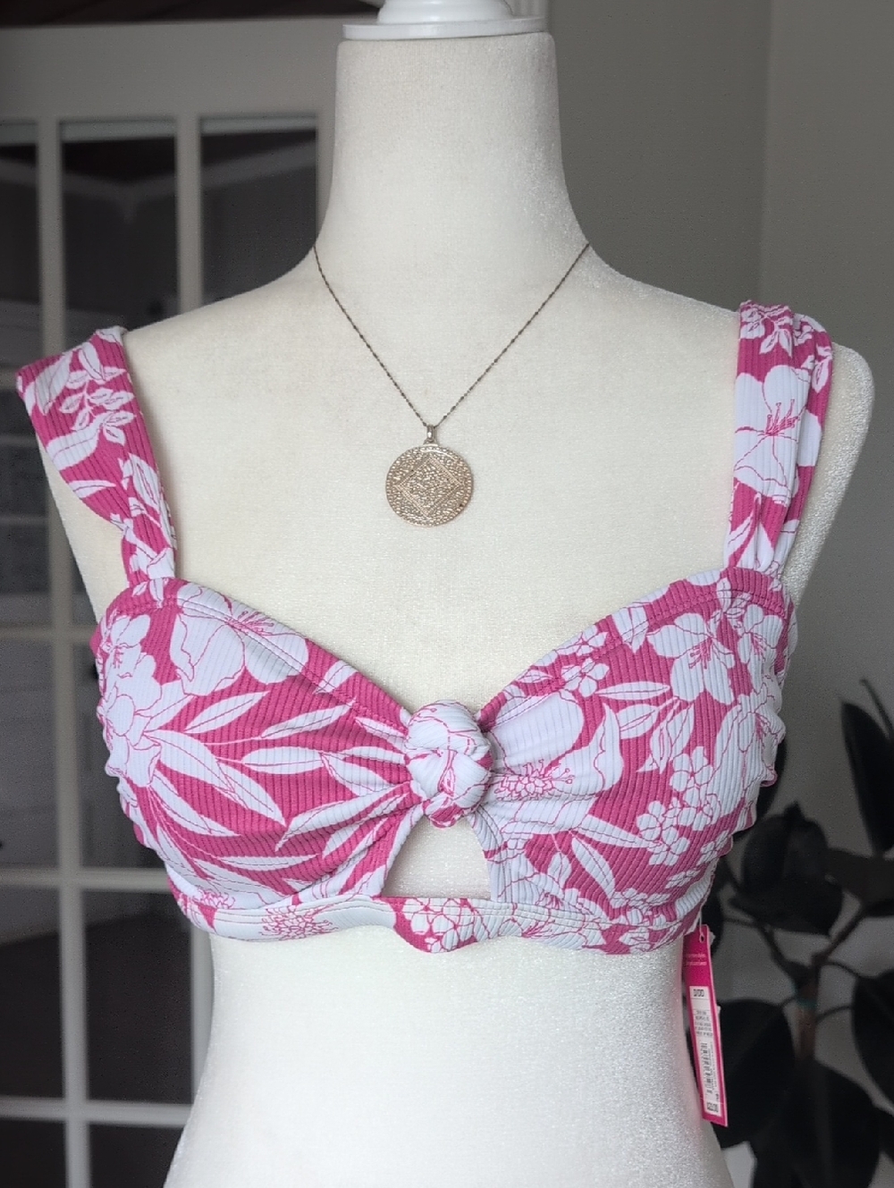 NWT Xhilaration Pink Floral Knot-Front Bikini Top D/DD